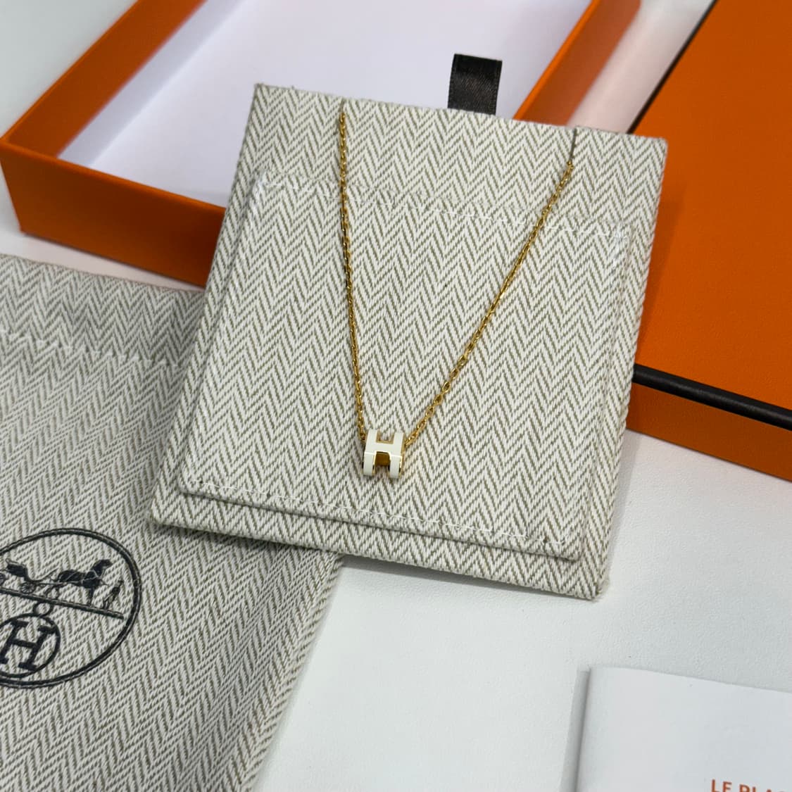 [1회 착용] 에르메스 팝아슈 미니 목걸이 화이트 골드 상품이미지2