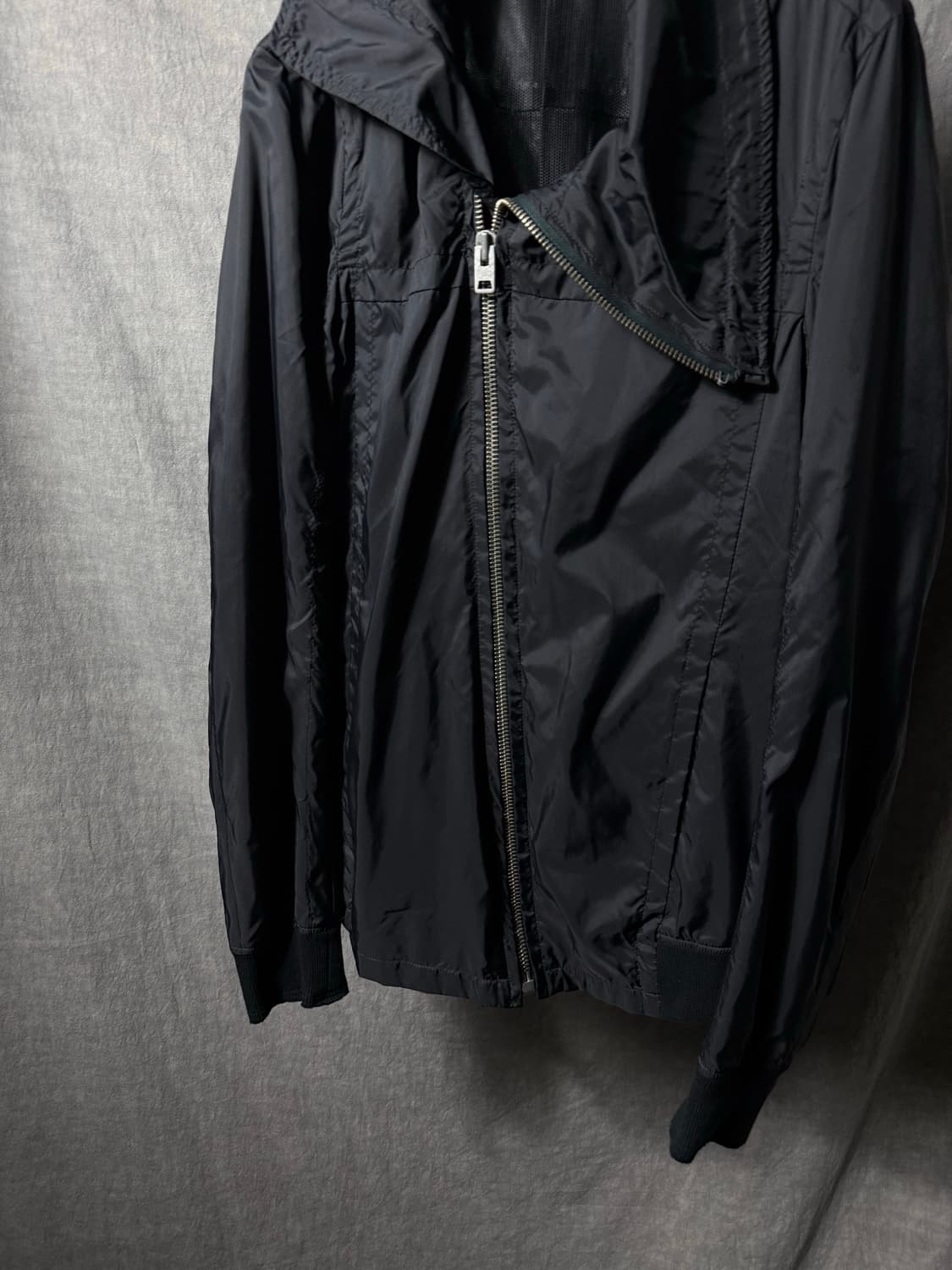 BOISONVERNI Asymmetric Nylon Windbreaker 상품이미지5