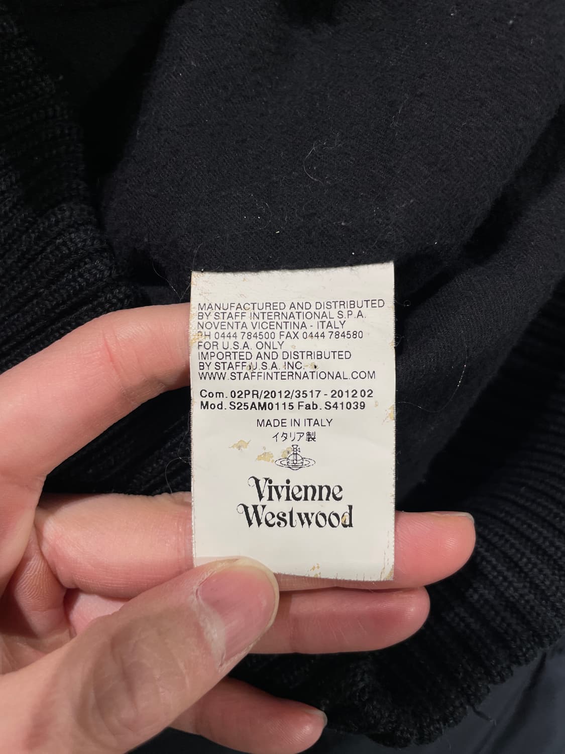 비비안 웨스트우드 맨 블랙 암 로고 패디드 점퍼 상품이미지8