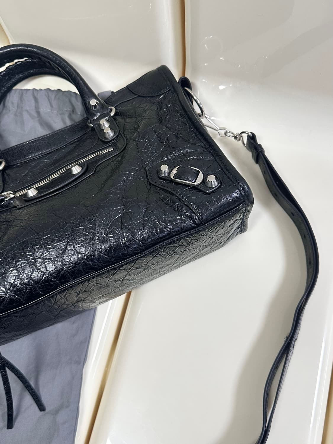 [거의 새상품급] 정품 발렌시아가 르 시티 모터백 스몰 상품이미지7