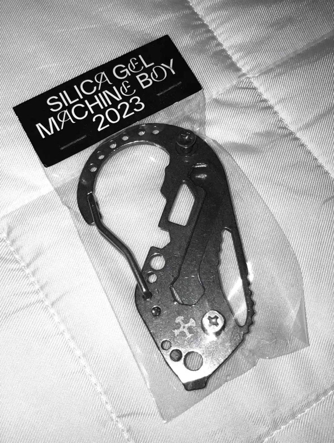 실리카겔 2023 머신보이 카라비너 상품이미지1