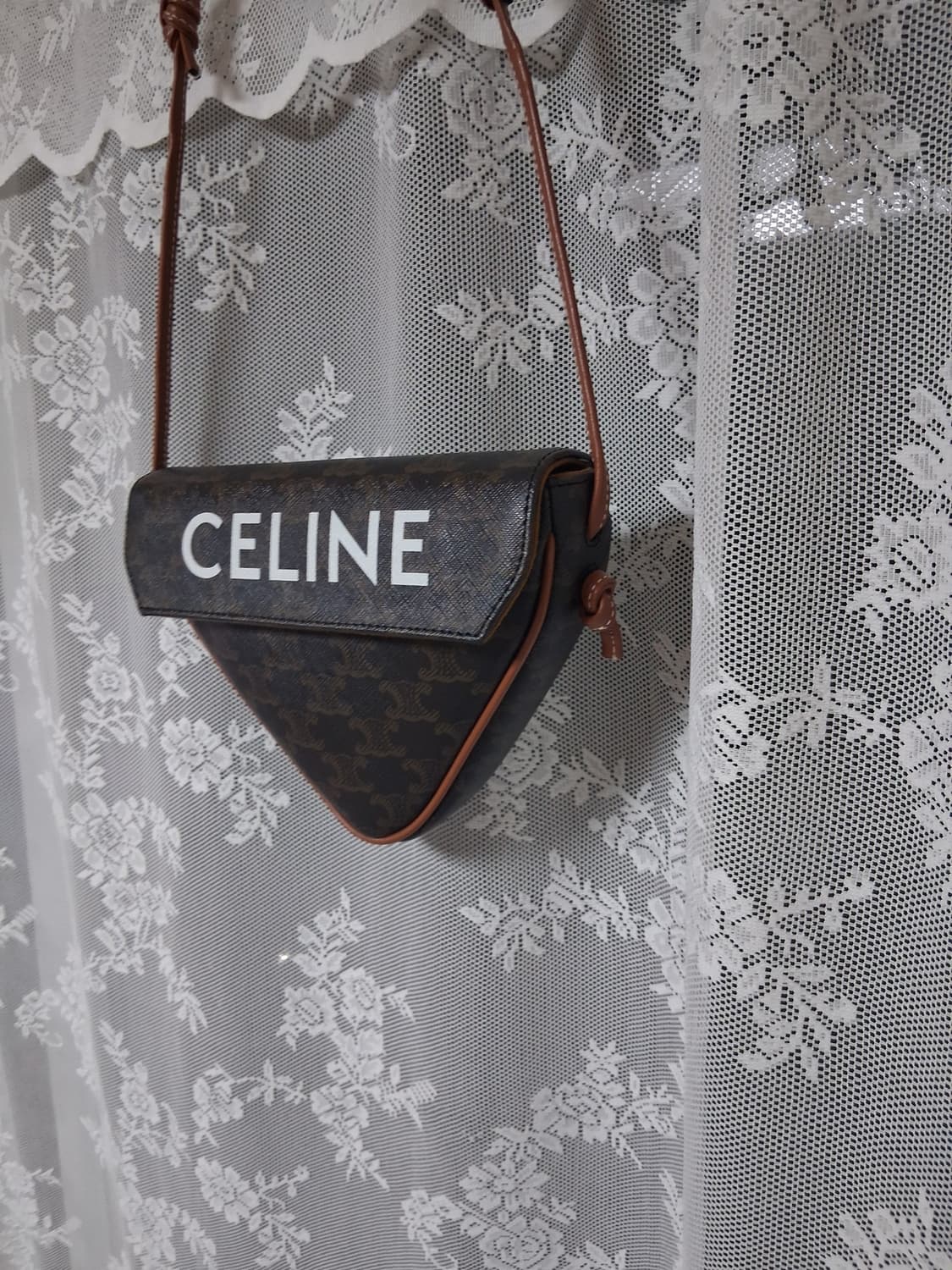 셀린느트라이앵글크로스백 상품이미지3