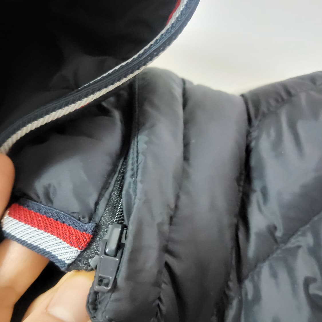 새상품 타미힐피거 후드 패딩 여성 조끼 블랙 모자탈부착 90 /28만-> 상품이미지3