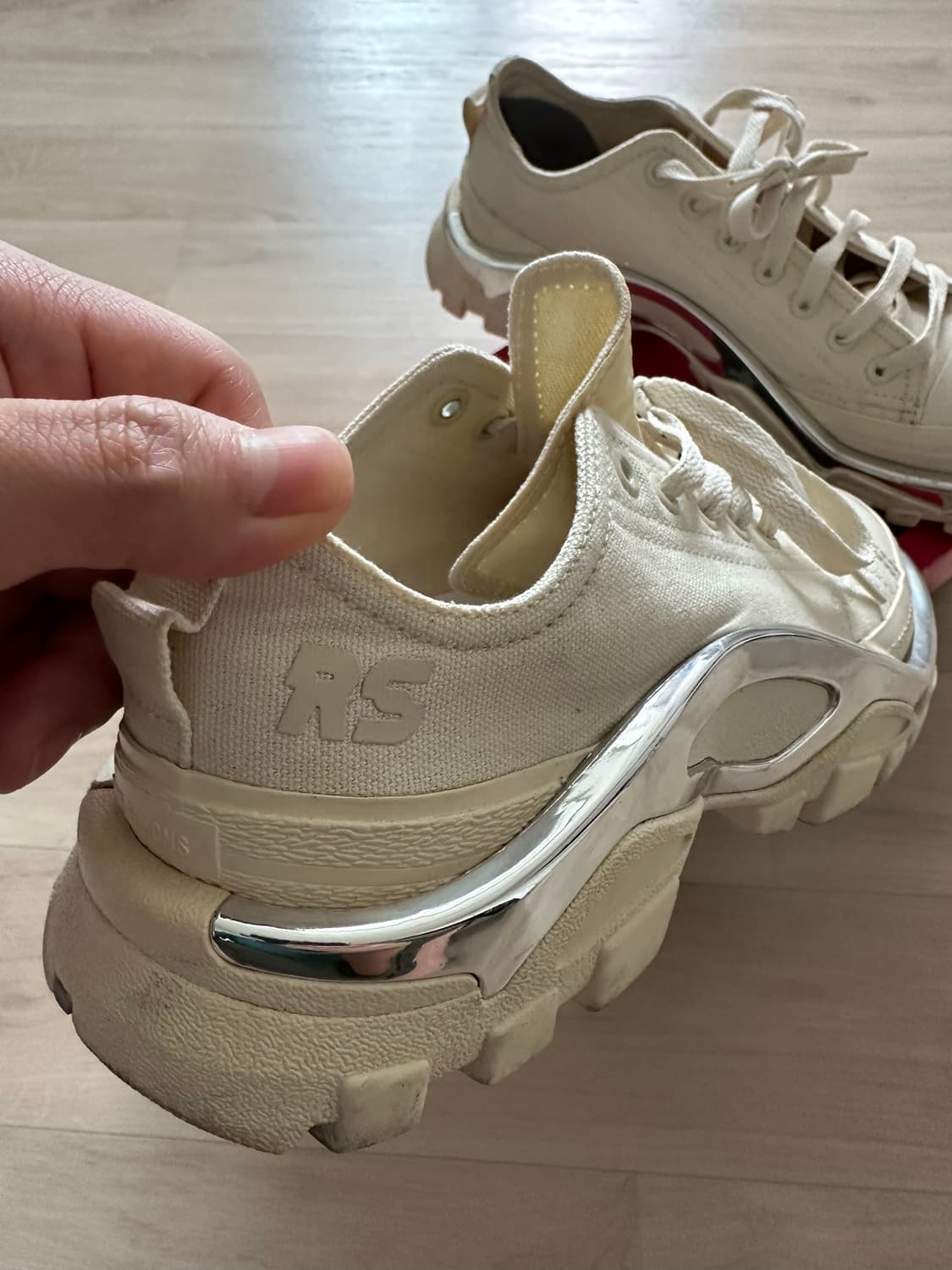 라프시몬스 아디다스 뉴러너 베이지 250 상품이미지2