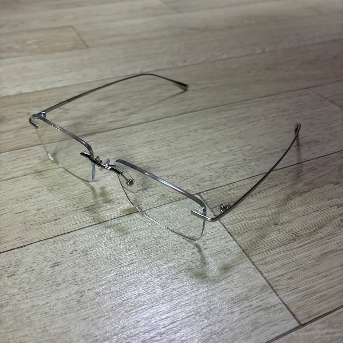 [새상품] 블루엘리펀트 FLEEK 실버 무테 안경 상품이미지2