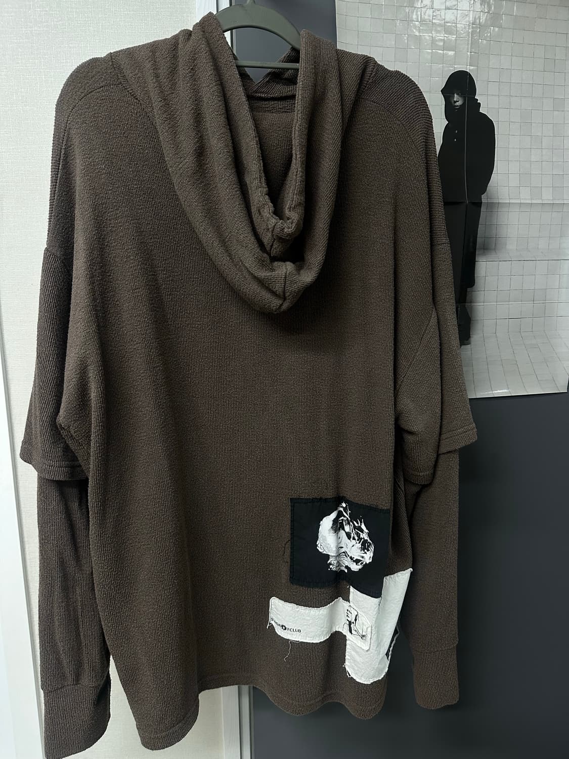 선데이오프클럽 후드 브라운 키드밀리 기리보이 착용 상품이미지3