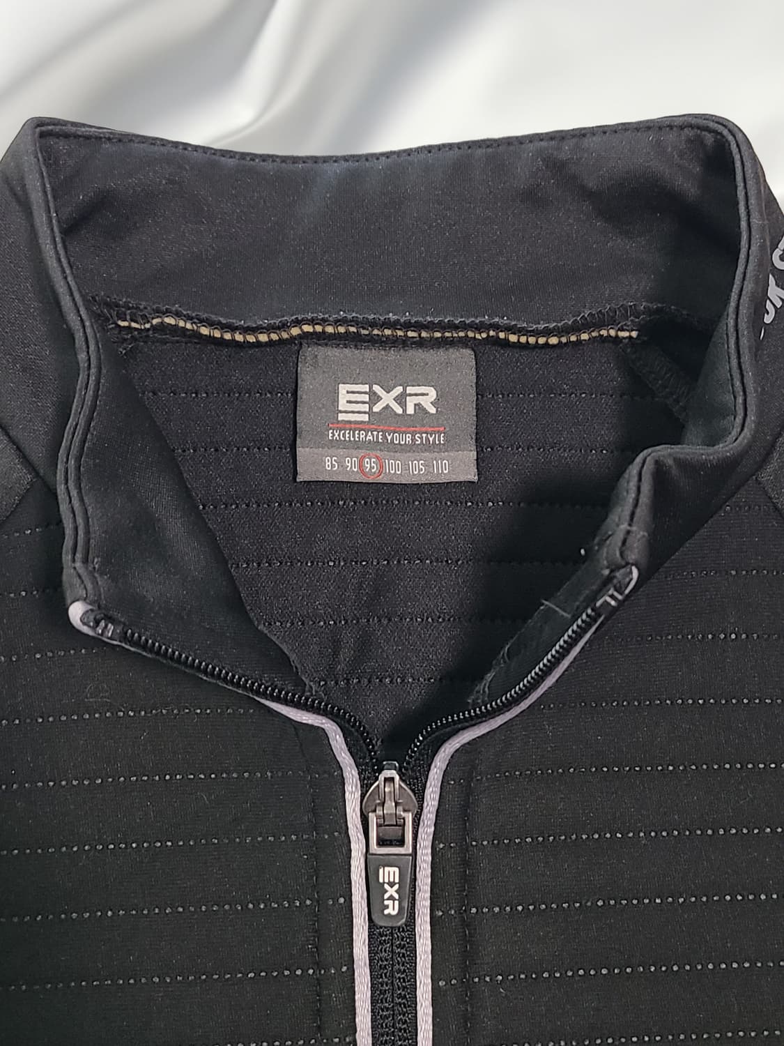 [EXR 95(M)] 여성 슬림핏 블랙 퀼팅 트레이닝 집업 자켓 상품이미지2