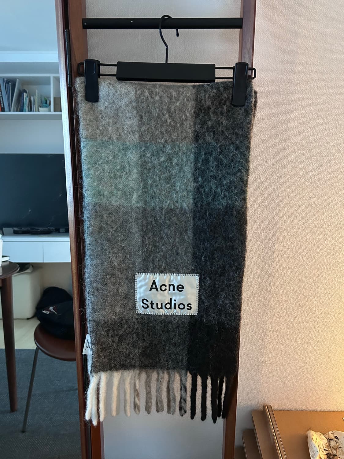 아크네 스튜디오 모헤어 머플러 상품이미지1