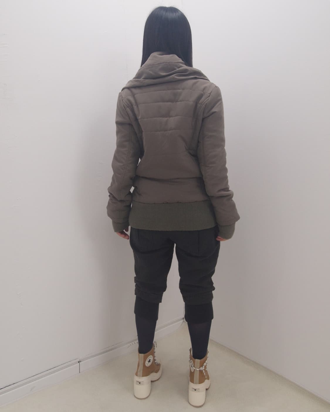 Grayish brown puff neck banded padding 상품이미지3
