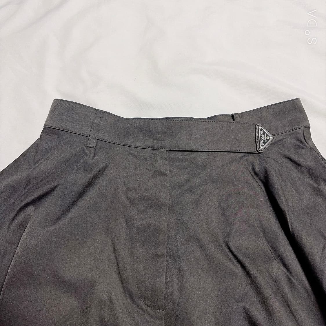 프라다 삼각로고 플레어 스커트 42 상품이미지3