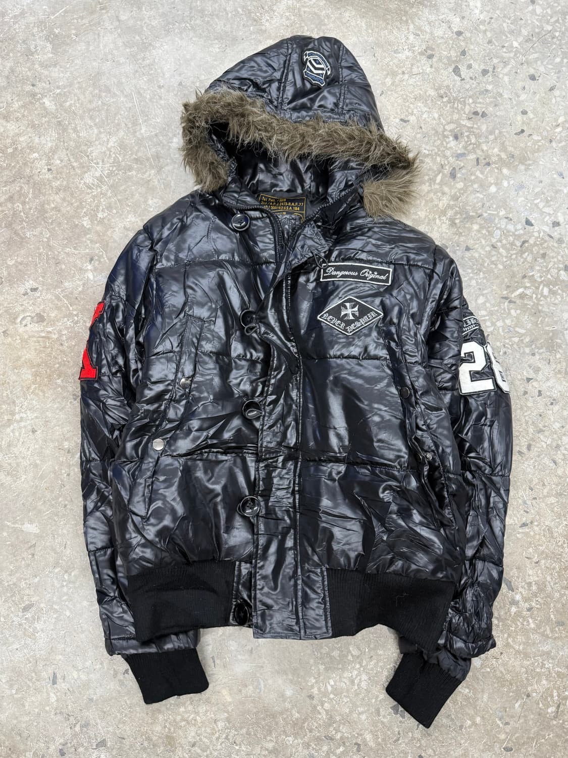 락시크 블랙 글로시 패치 패딩 상품이미지1