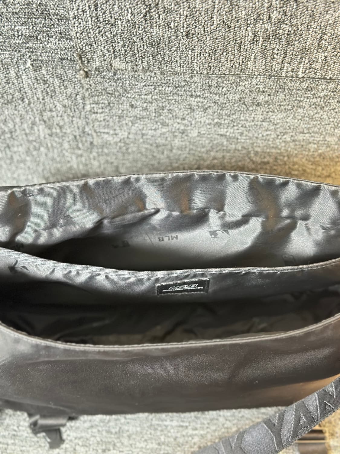 MLB 뉴욕 양키스 메신저백 블랙 상품이미지4