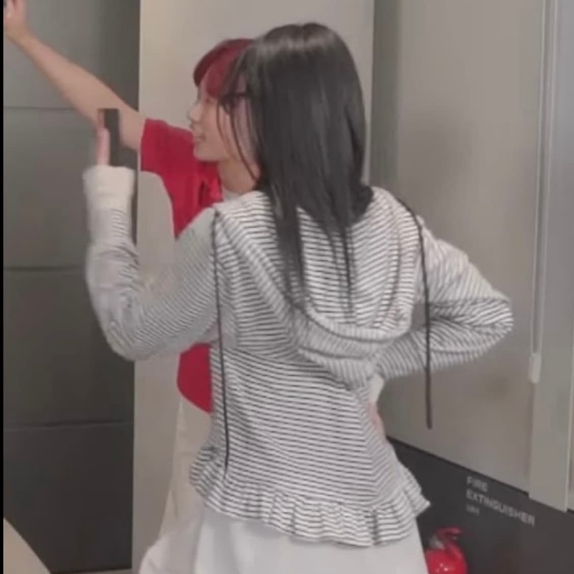 (아일릿 원희 착용) 노컨텐츠 스트라이프 프릴 후드집업 코이세이오 지초이 상품이미지3