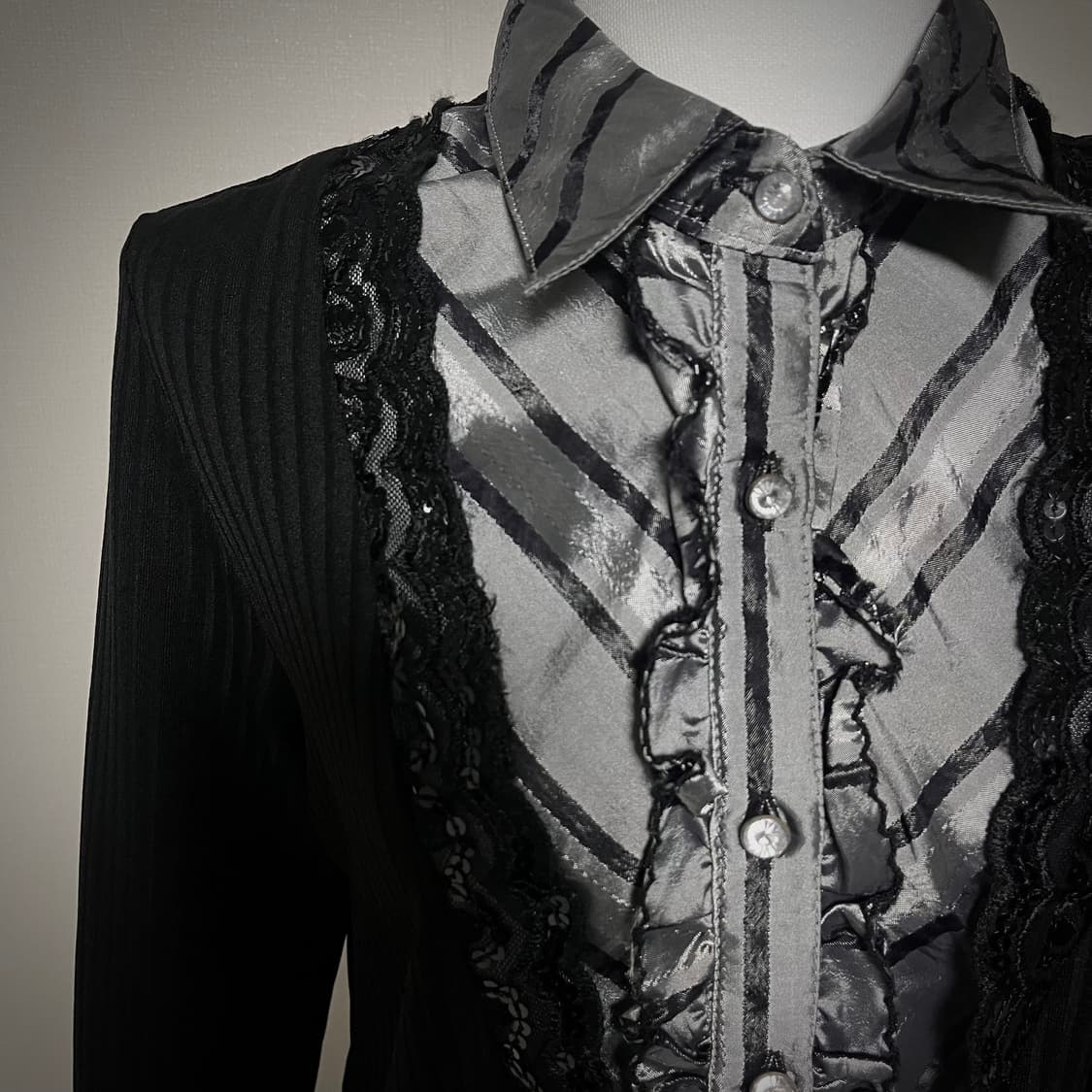 고스로리 공겜여주 실버 블라우스 로걀탑 상품이미지4