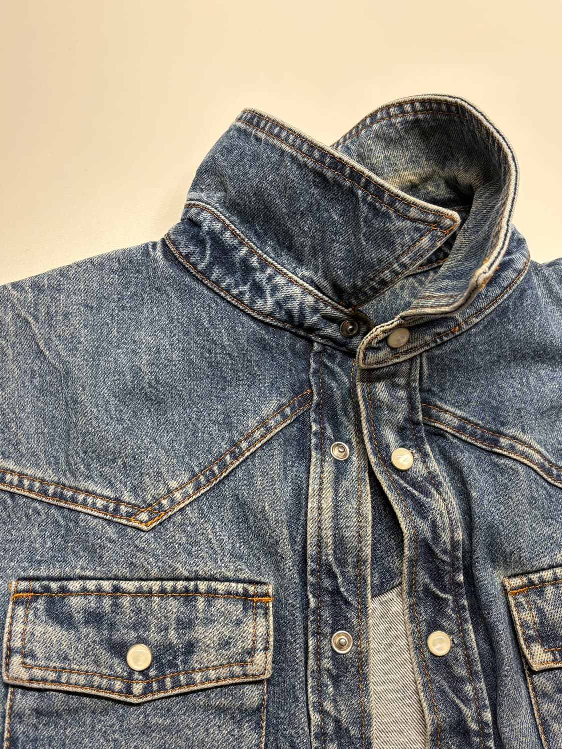 발렌시아가 16fw 크롭 데님 웨스턴 오버셔츠 상품이미지7