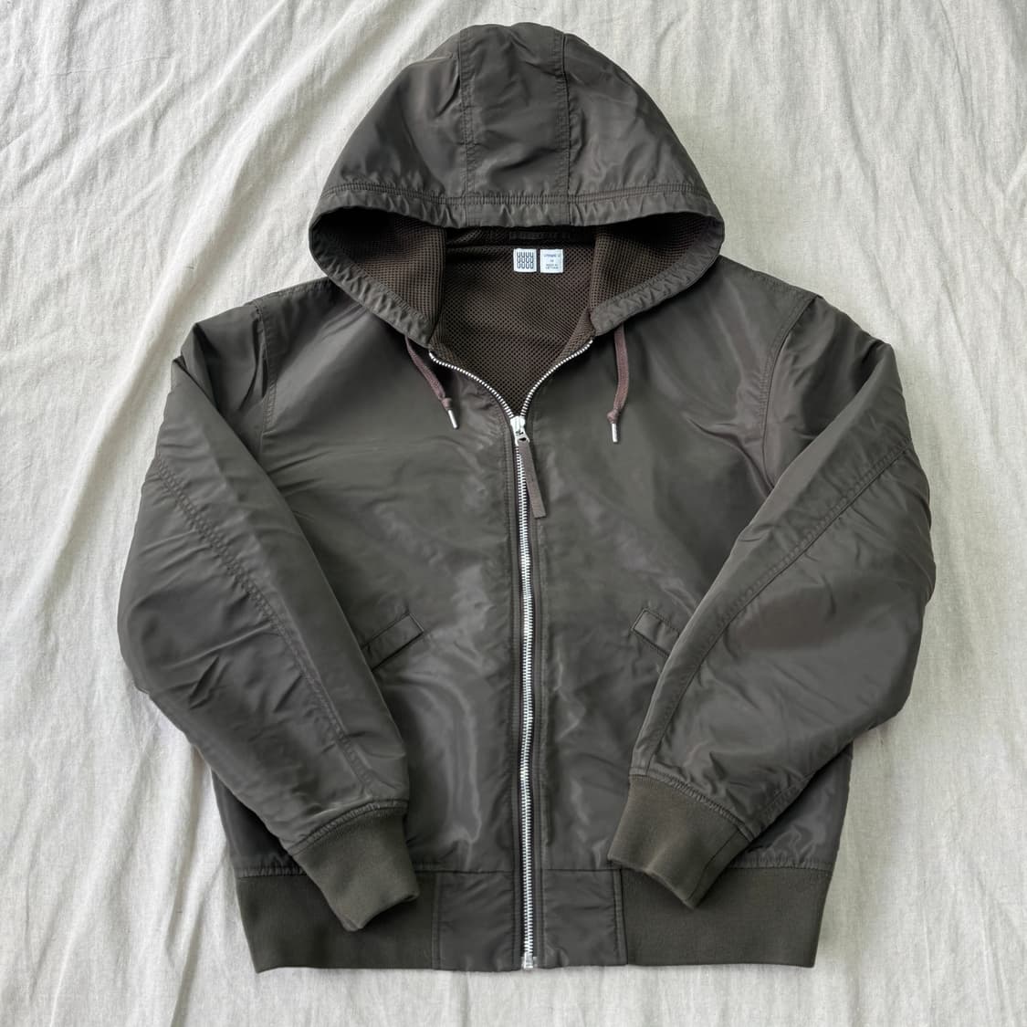 유니클로 U 르메르 초판 나일론 카키 후드점퍼 M 상품이미지1