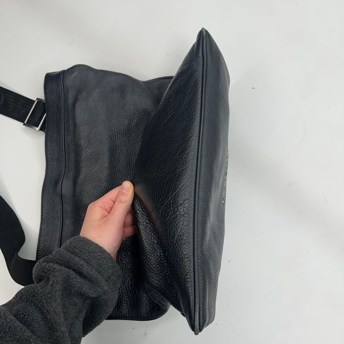 엠포리오 아르마니 레더 블랙 크로스백 상품이미지4