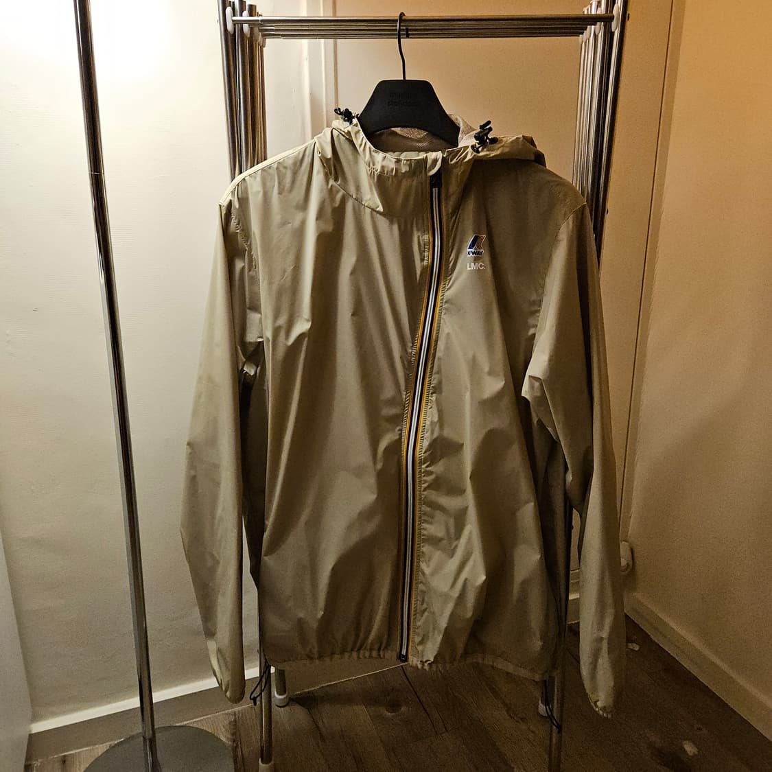 LMC X K-WAY CURVED WINDBREAKER (김한주 착용) 상품이미지3