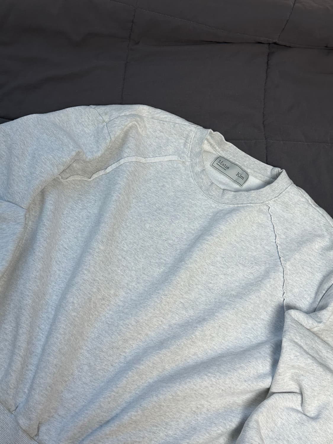 마뗑킴 에센셜 원형 로고  맨투맨 상품이미지5