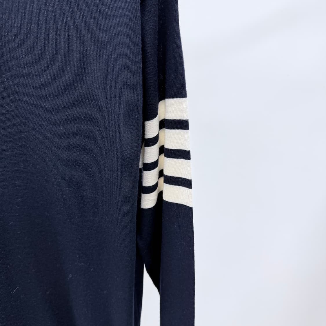 [S+급/2] 톰브라운 사선완장 메리노 울 니트 네이비 상품이미지2