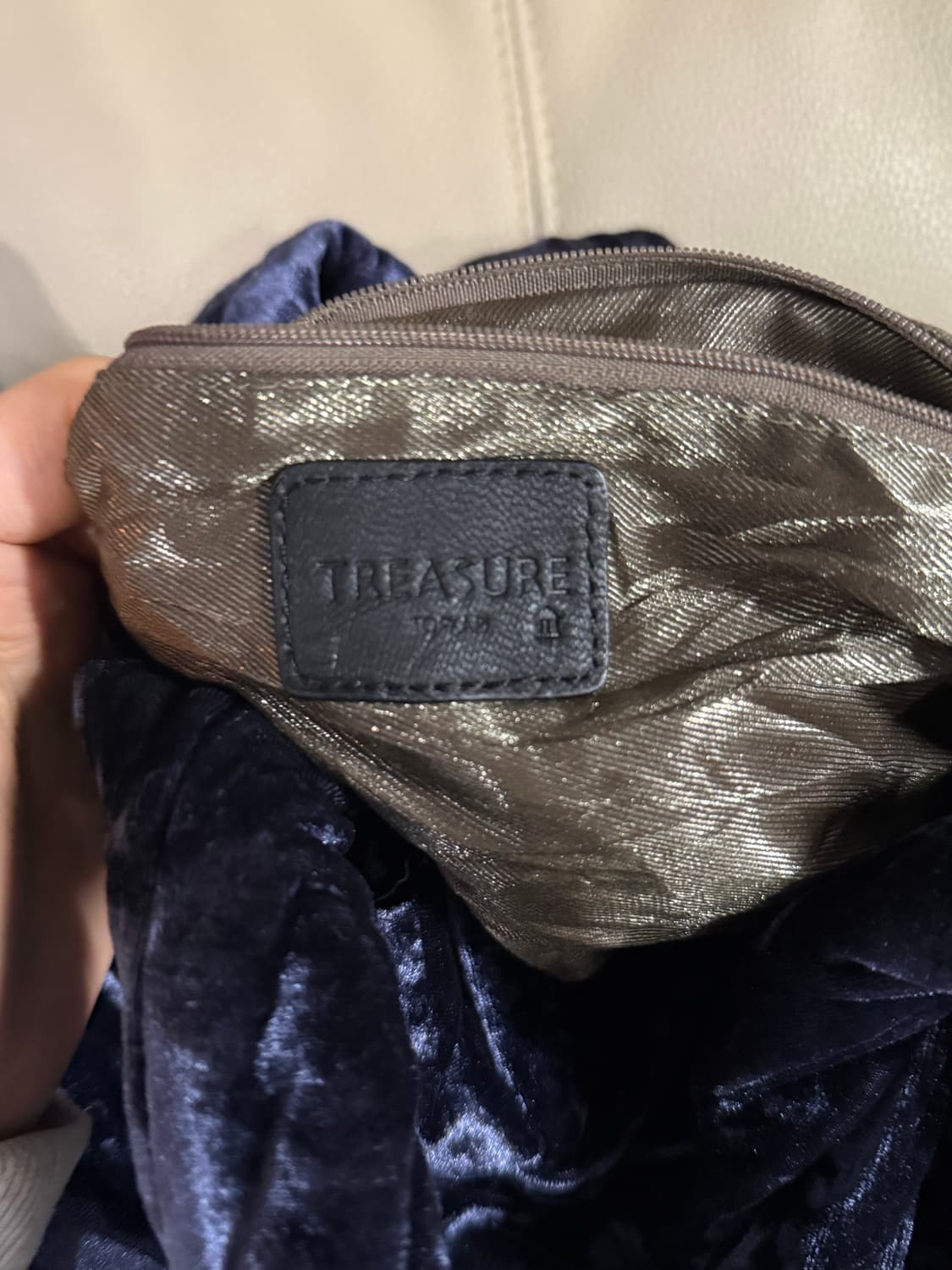 twist line detail velour shoulder bag 상품이미지9