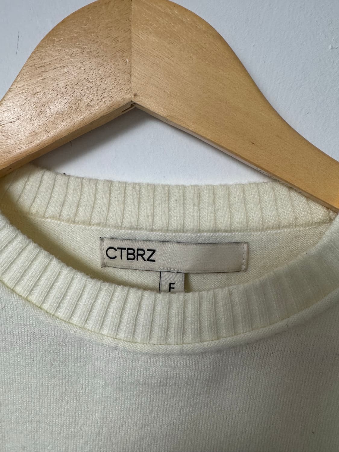 CTBRZ 시티브리즈 메리노울 크롭 아이보리 로고 니트 F 상품이미지9