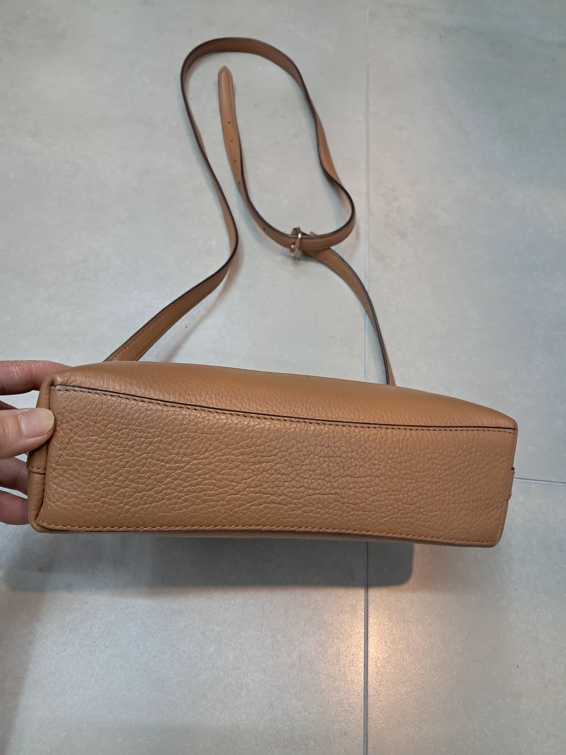 코치 브라운 크로스백 상품이미지2