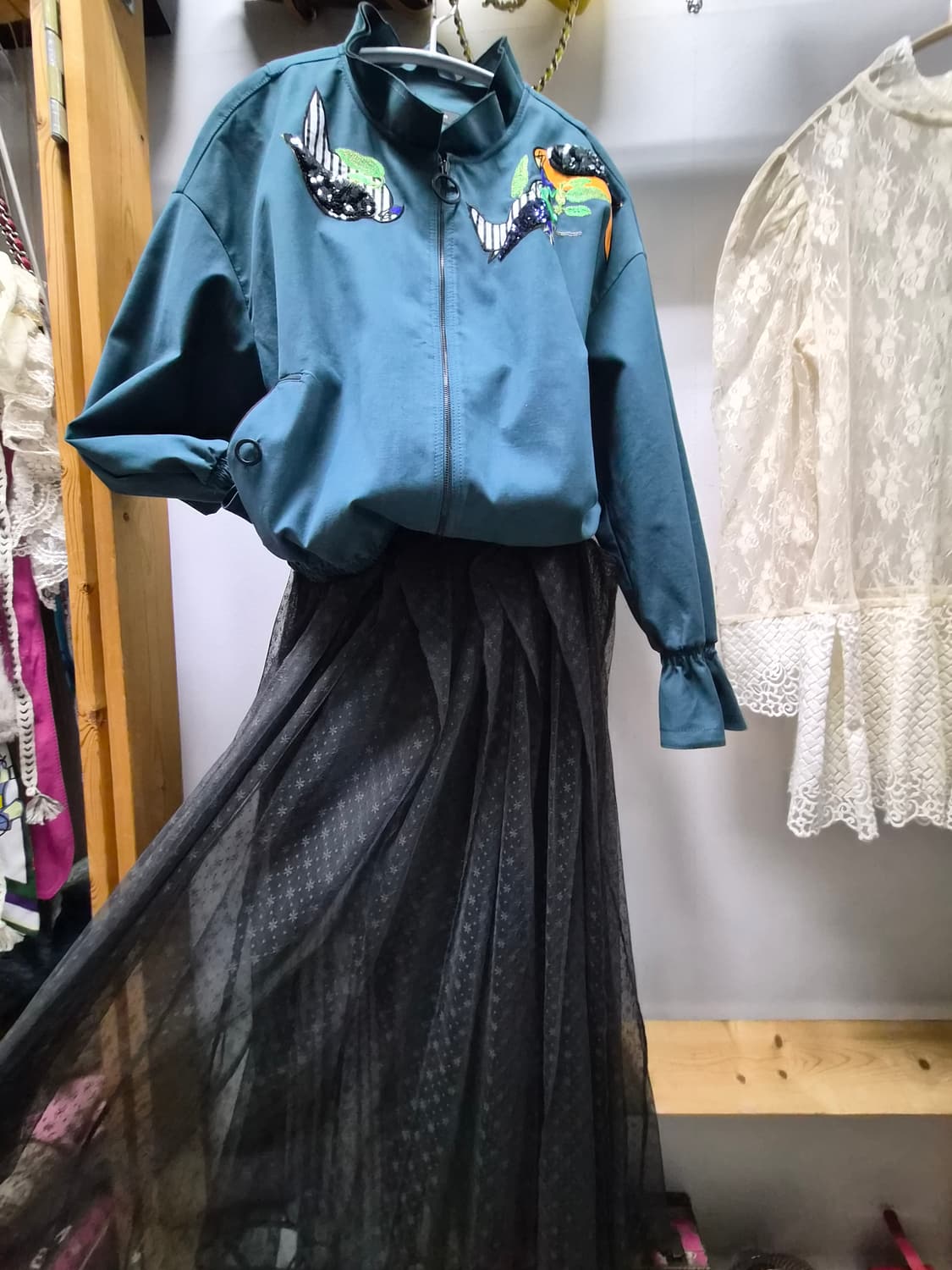 티렌 아트 자수 블루종 점퍼.질스튜어트 레이스샤 스커트 상품이미지2