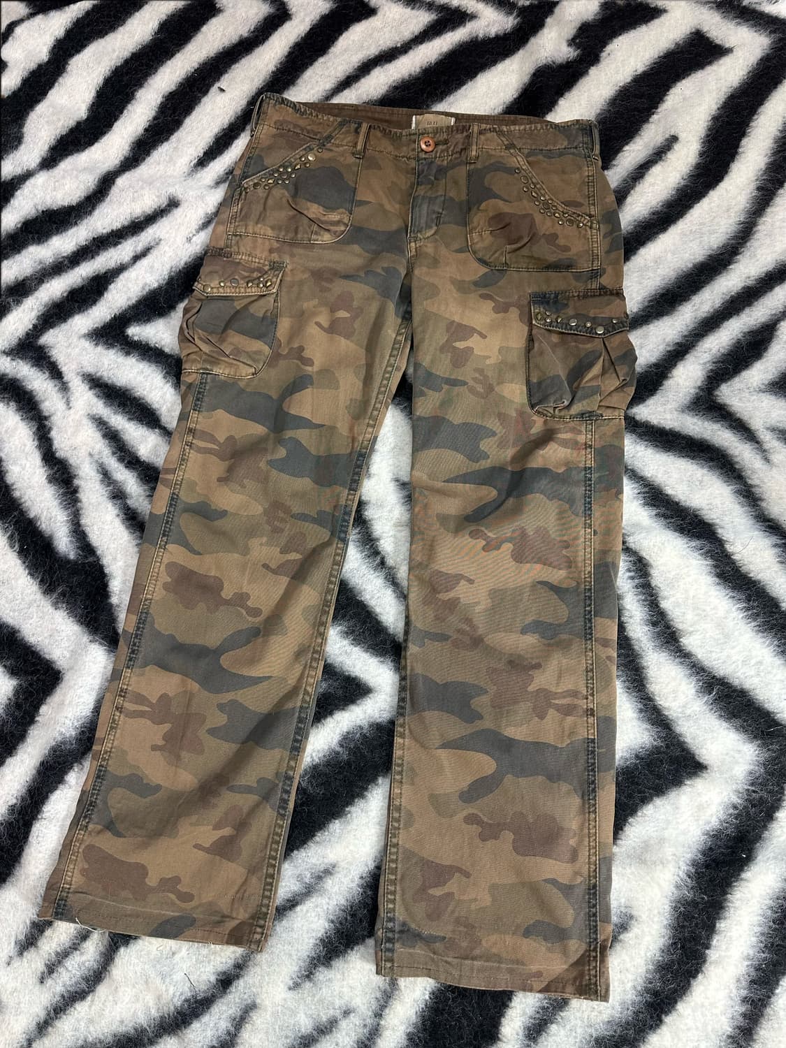 stud detail camo cargo pants  상품이미지1