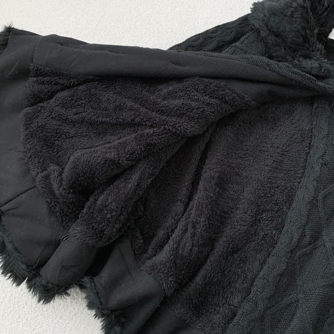 세실맥비 오네갸루 블랙 퍼 케이프 상품이미지3