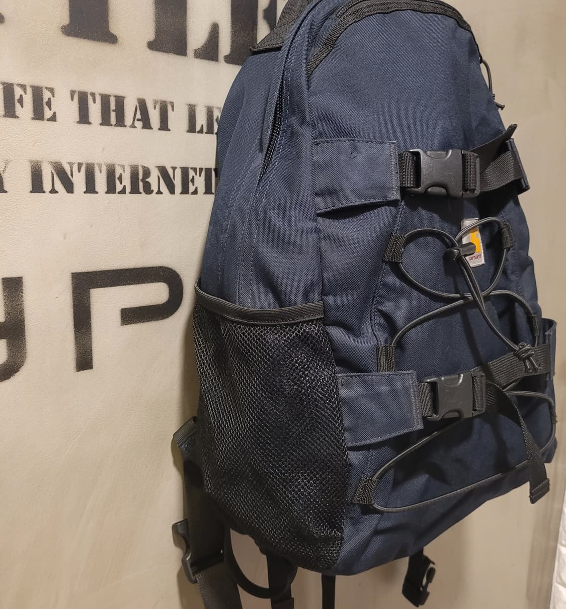 칼하트 킥플립 백팩 네이비 상품이미지3