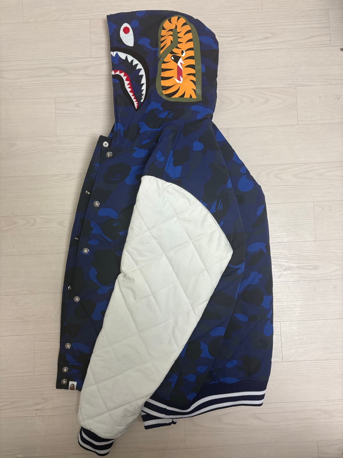 [XL] 베이프 청계 샤크 바시티 패딩 판매합니다 상품이미지3