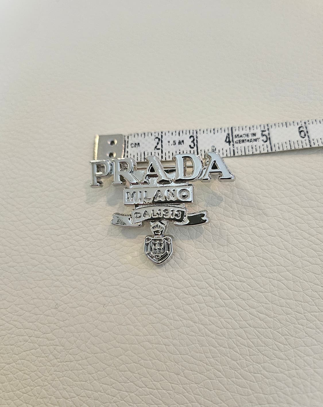 프라다 업사이클링 은장 브로치 상품이미지5