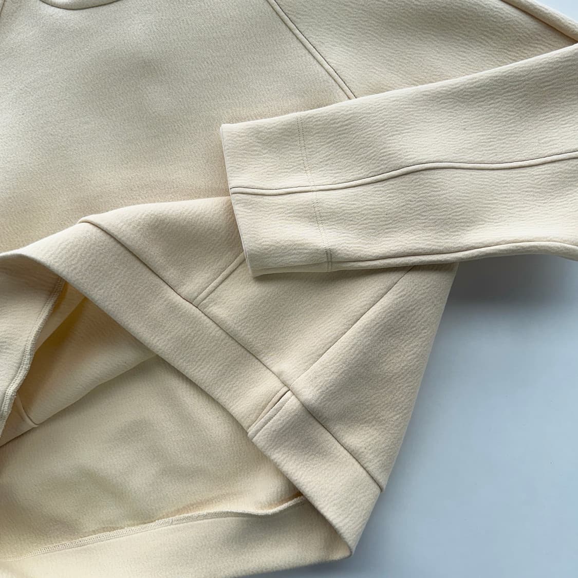 구호 KUHO 23 모크넥 스웨트셔츠 상품이미지2