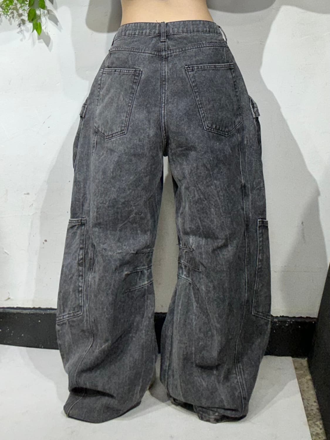Ripen 빈티지 흑청 워싱 멀티 포켓 유틸리티 와이드 카고 데님 팬츠  상품이미지3
