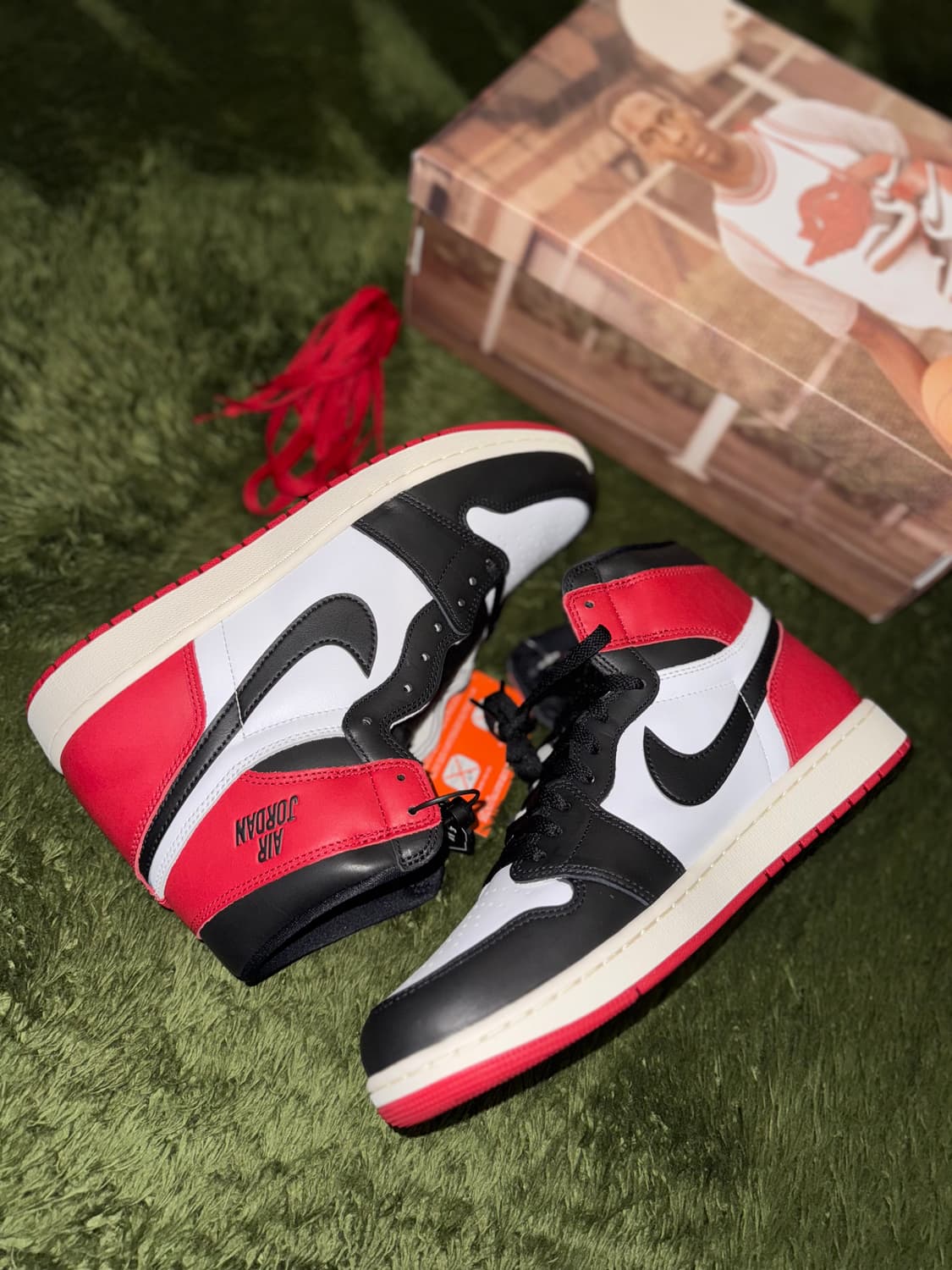 [300] 조던 1 레트로 하이 OG 블랙토 상품이미지4