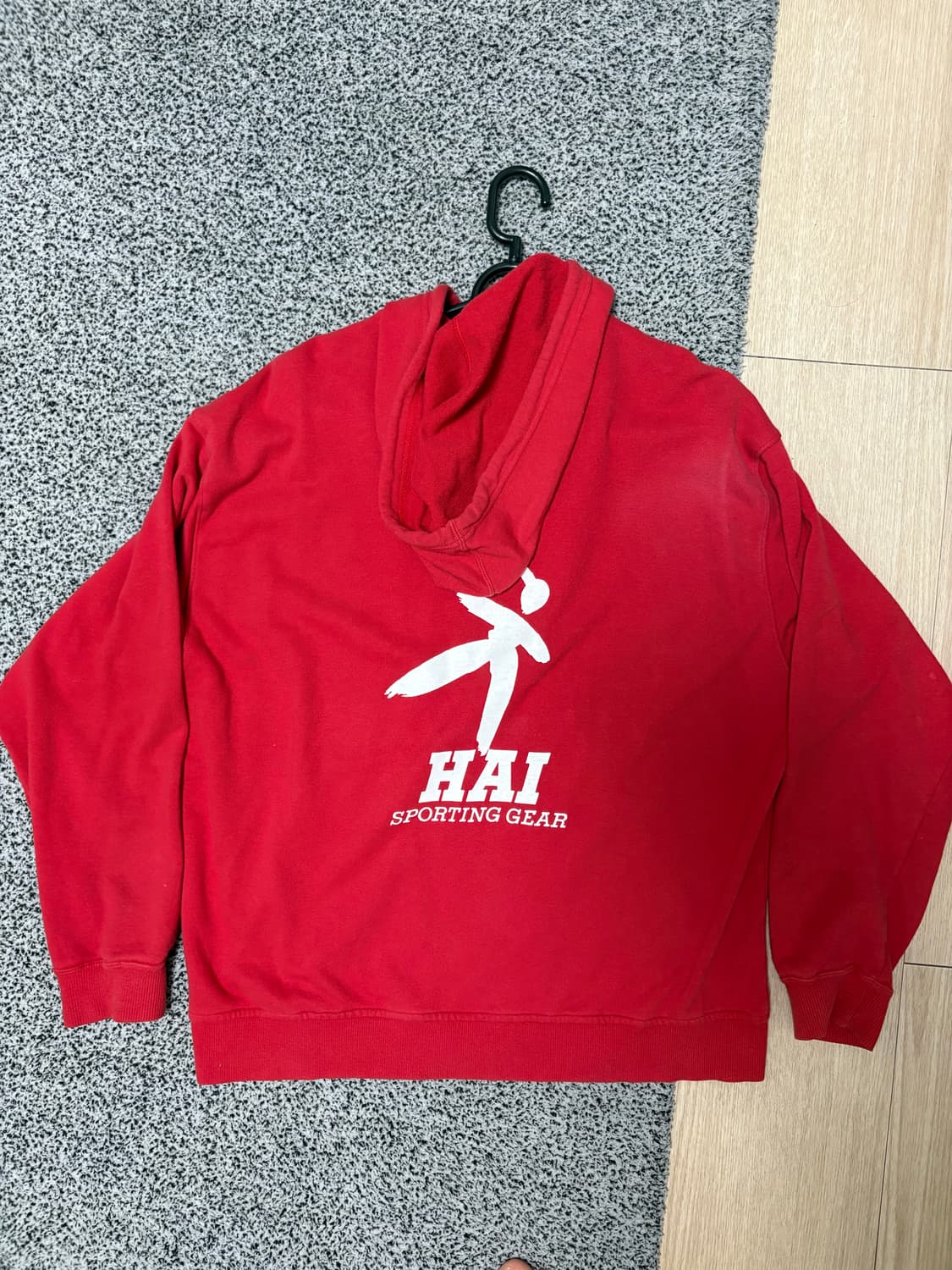 이세이미야케 hai sporting gear 레드 후드 집업 상품이미지2