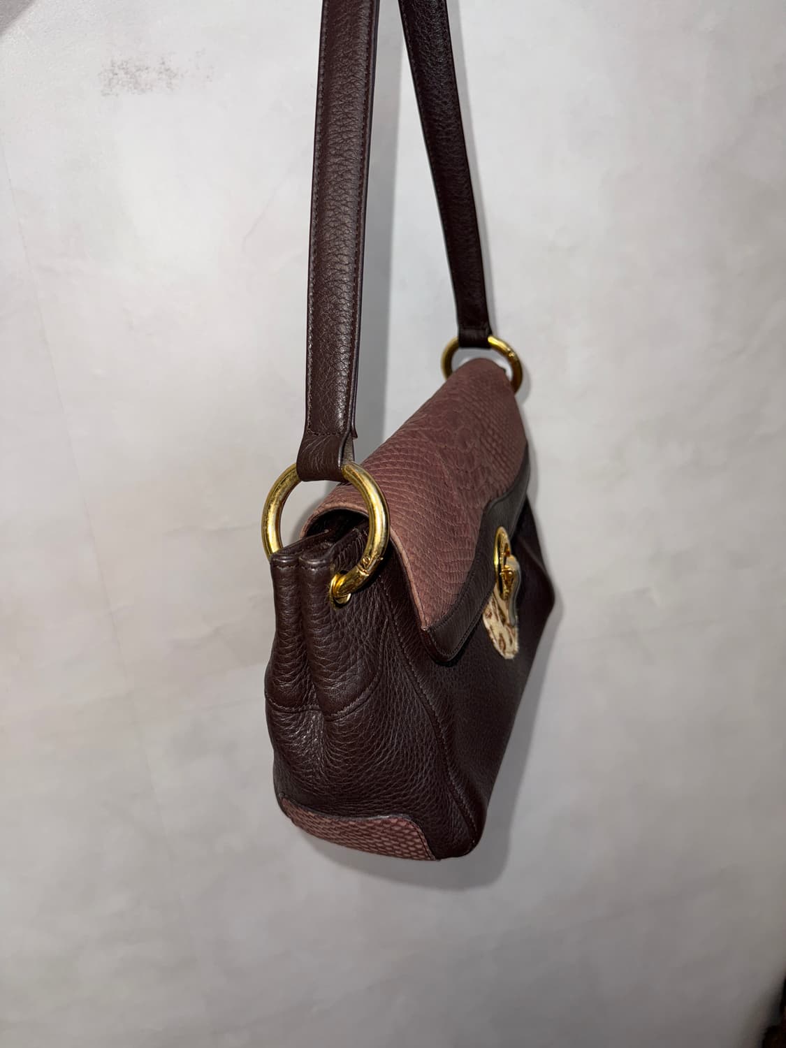 Dark brown oriental python calf fur 숄더백 상품이미지4