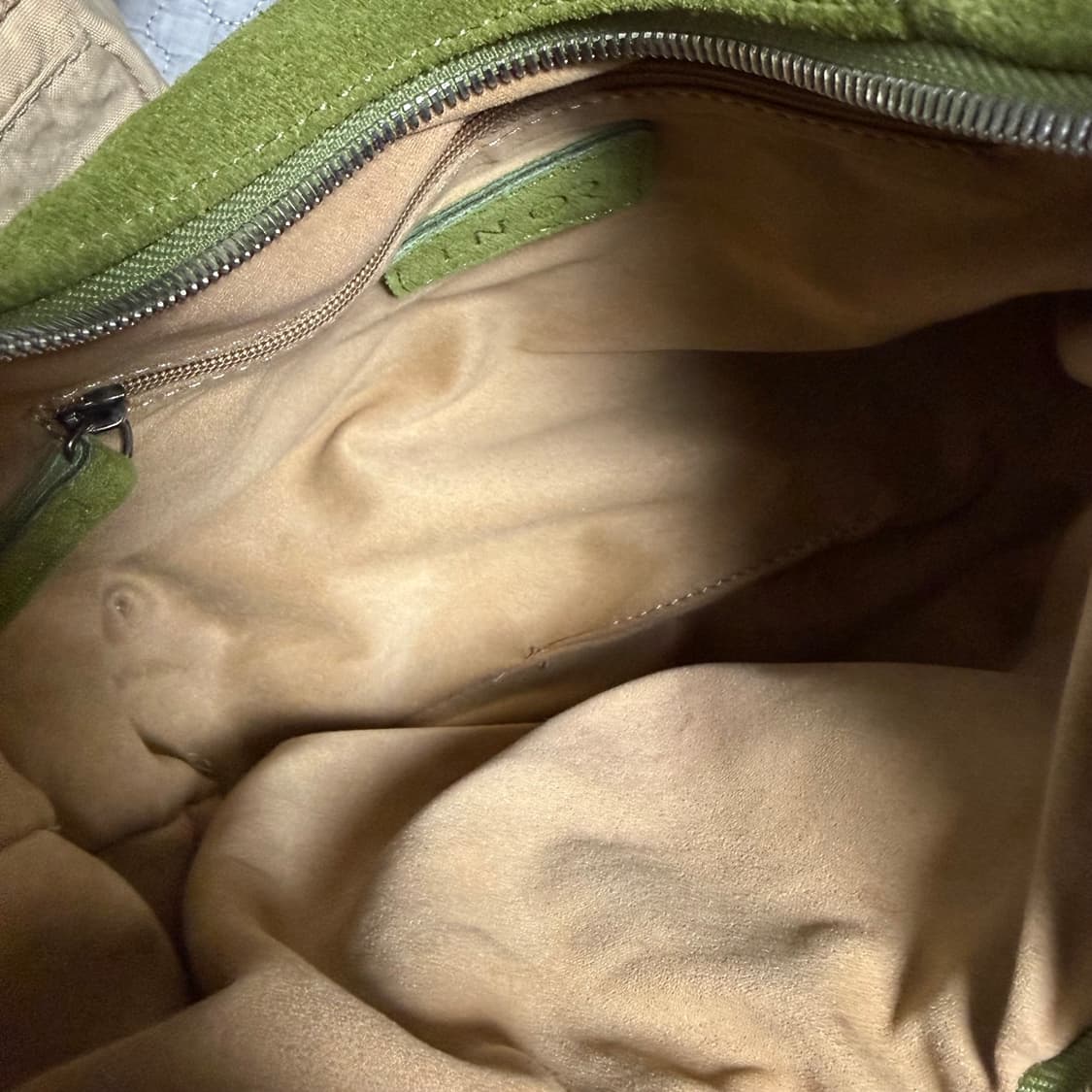 엔오르 ENOR 스웨이드 셔링 숄더백 올리브 상품이미지5