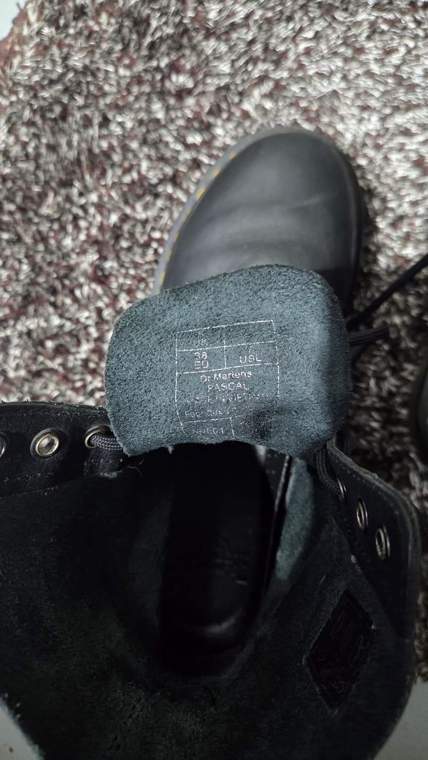 닥터마틴 블랙 8홀 부츠 상품이미지5