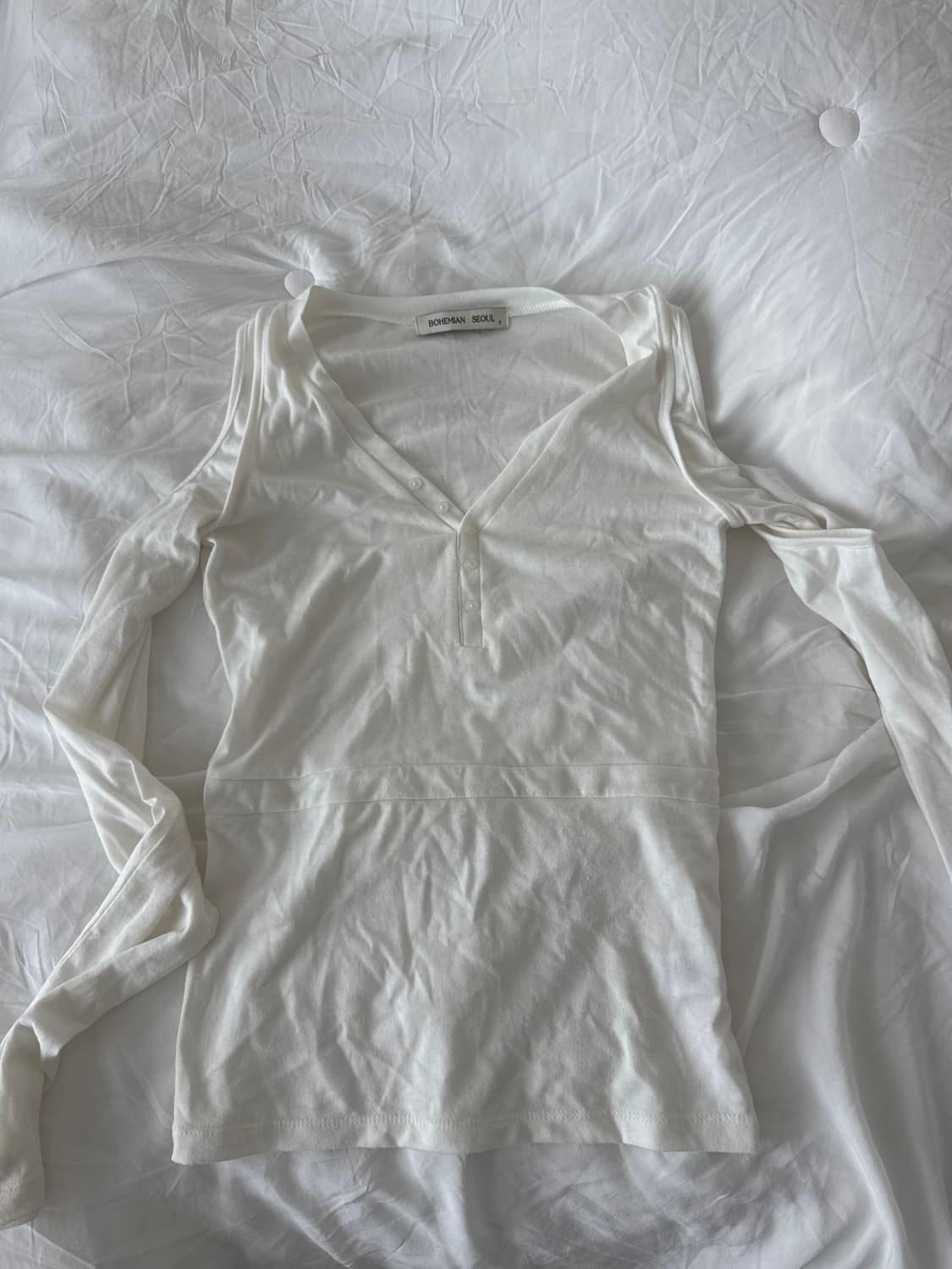 보헤미안서울 어깨 뚫린 티 상품이미지1