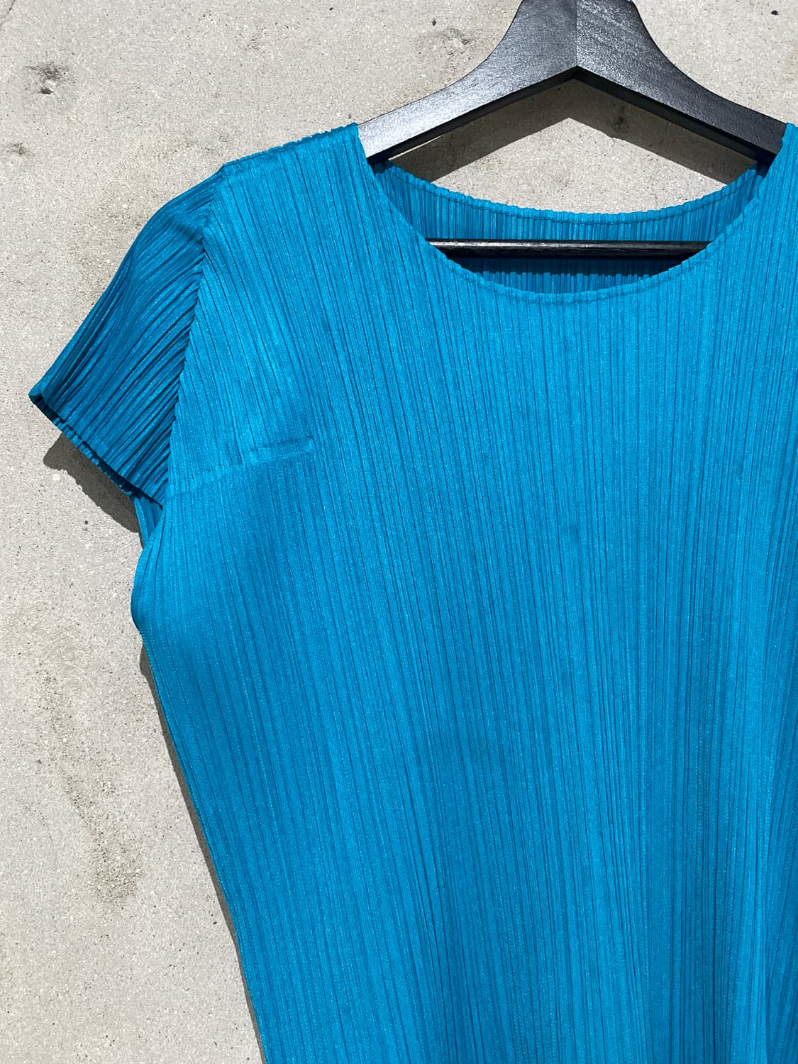 플리츠 플리즈 터쿼즈 암핏 라인 크루넥 하프티 상품이미지2