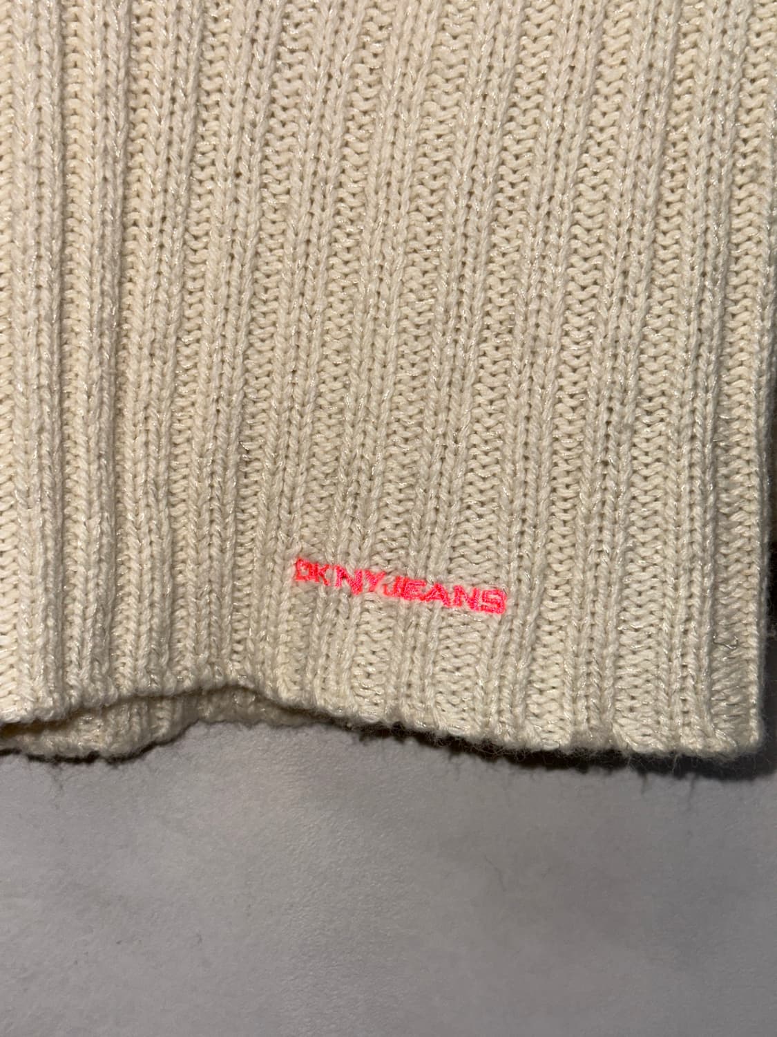 DKNY punching ball off shoulder knit 상품이미지8