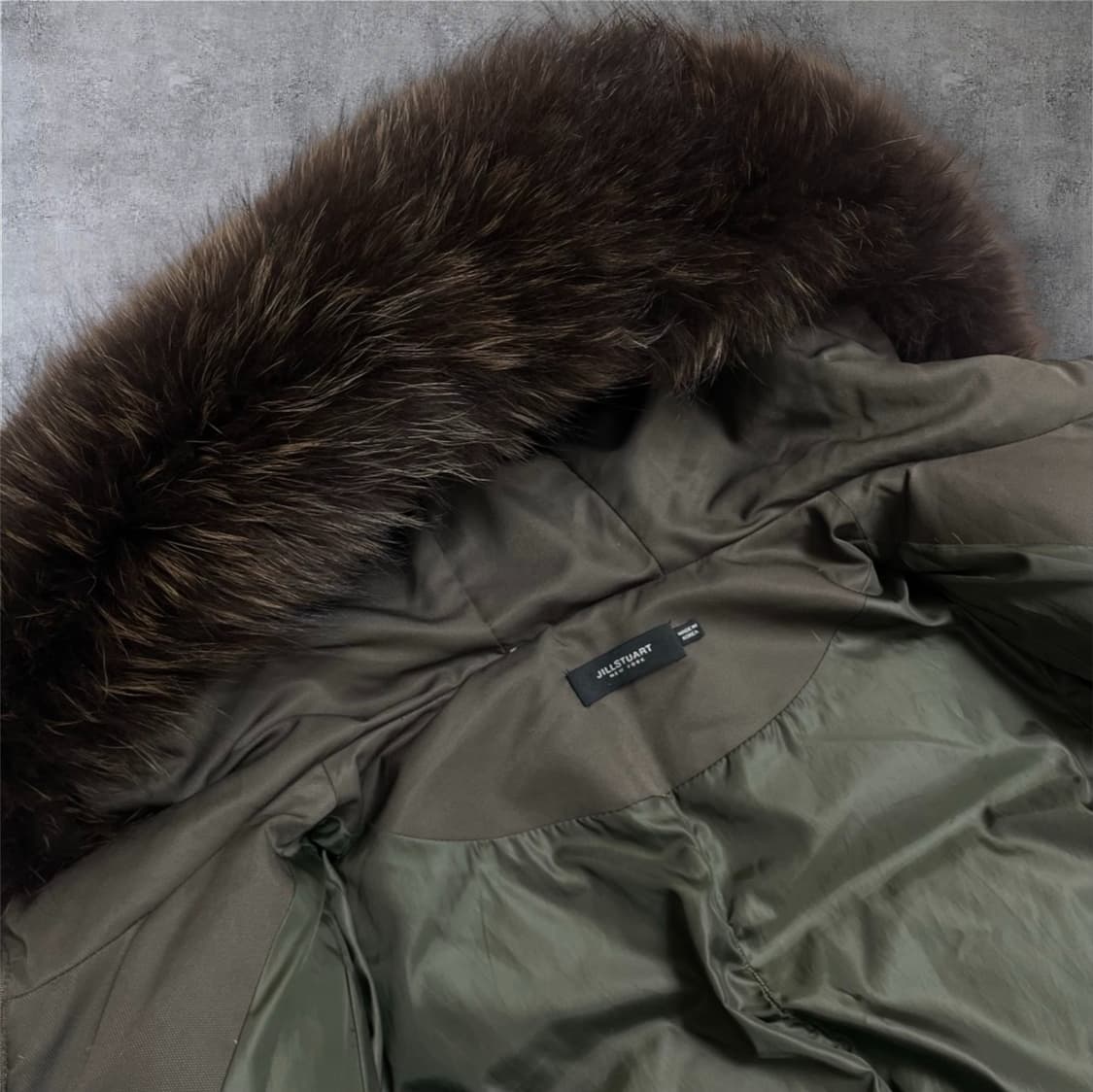 질스튜어트 JILLSTUART 카키 라쿤퍼 후드 롱패딩 85 상품이미지3