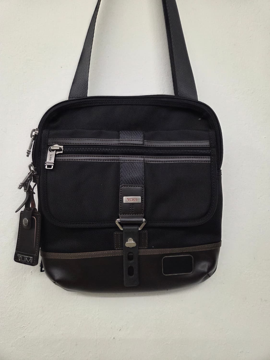 투미(TUMI) 알파 브라보 아나폴리스 지퍼 플랩 크로스백 상품이미지2