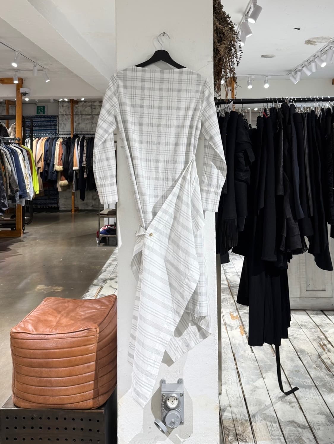 비비안웨스트우드 앵글로매니아 화이트 체크 랩 원피스 상품이미지5