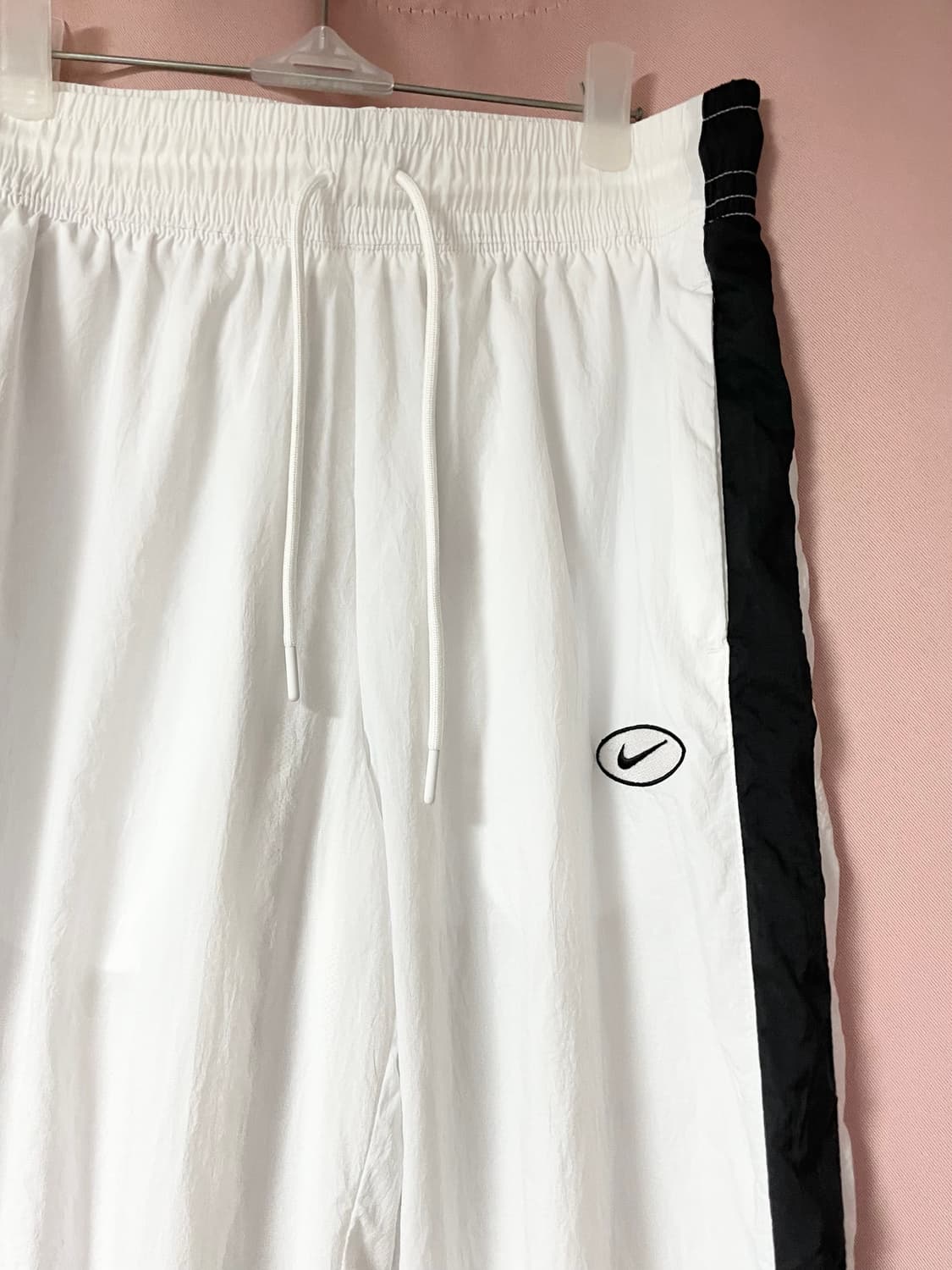 나이키 정품 스우시 화이트/블랙 라인 조거팬츠 상품이미지1