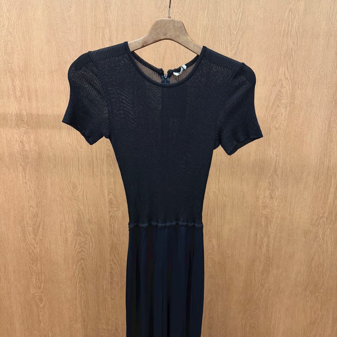 막스마라 점프슈트 반팔 백 클로징 시스루 하이웨스트 실크 디테일 블랙 상품이미지4