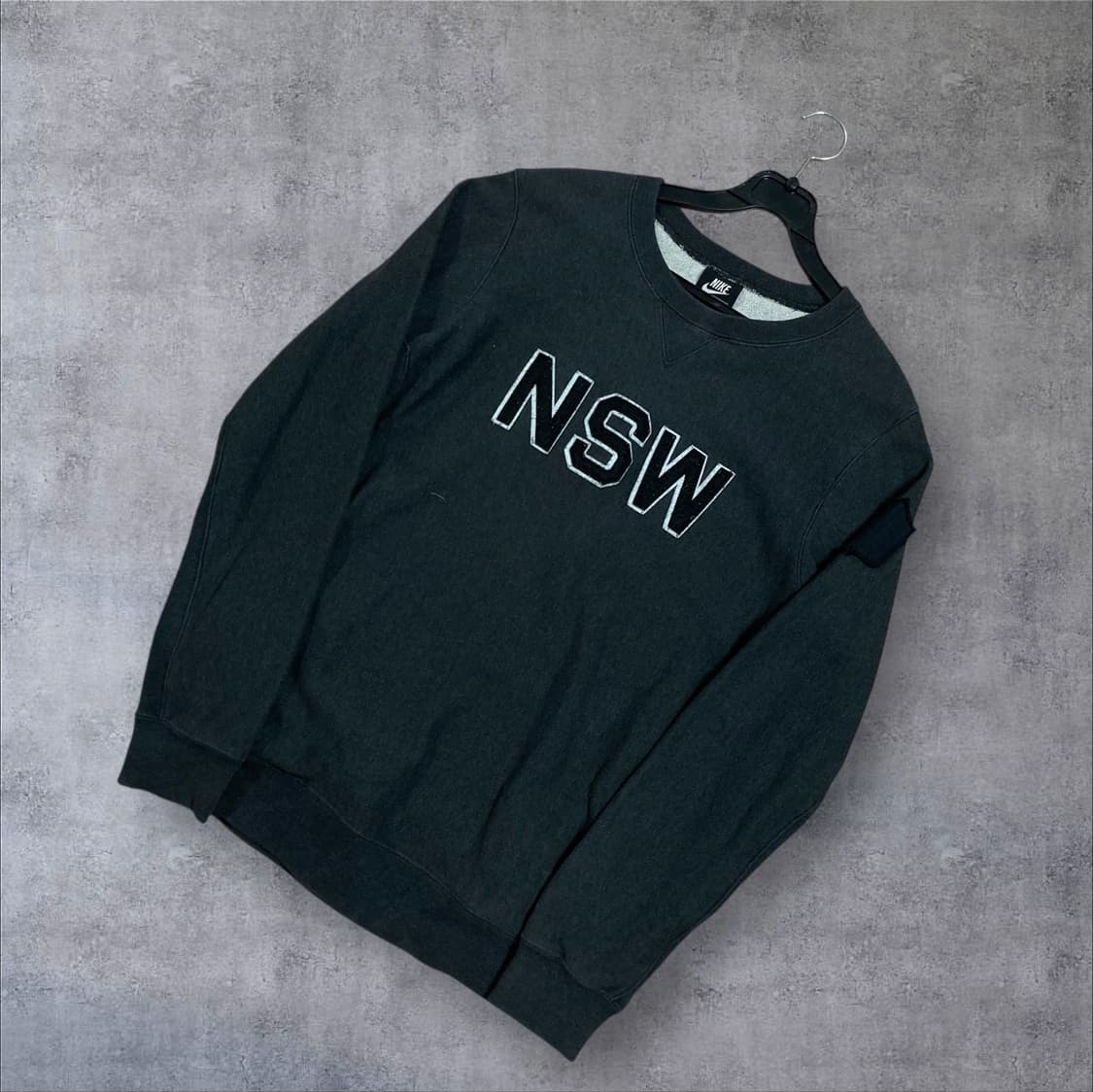 나이키 NSW 빅로고 차콜 맨투맨 상품이미지1