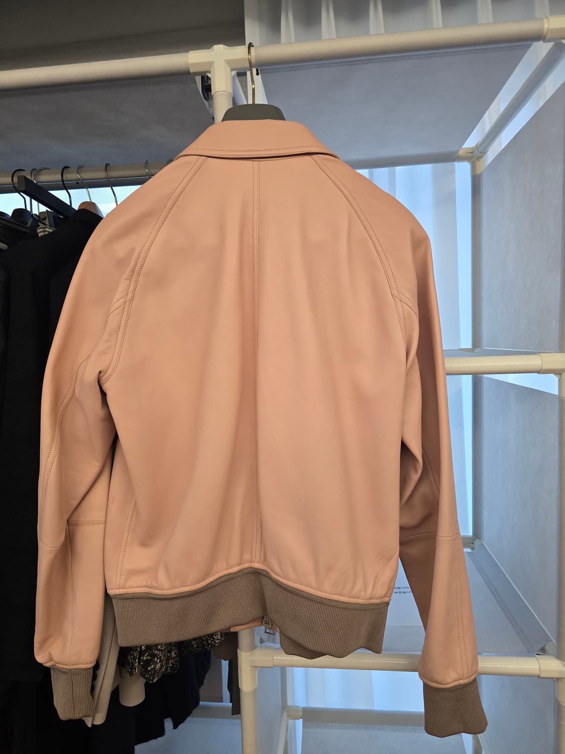 새제품) 톰포드 베이지핑크 램 레더재킷 52사이즈 상품이미지2